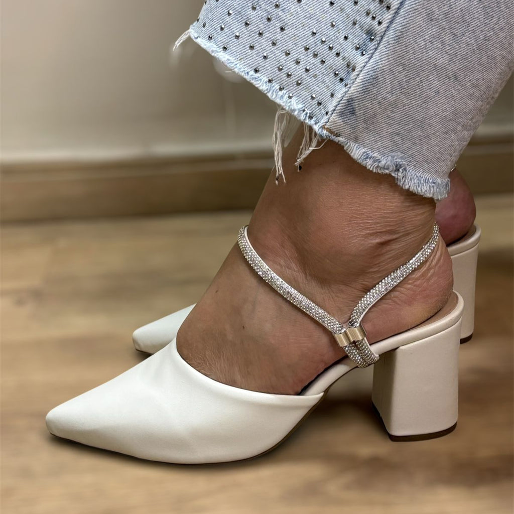 Scarpin Off white com Strass